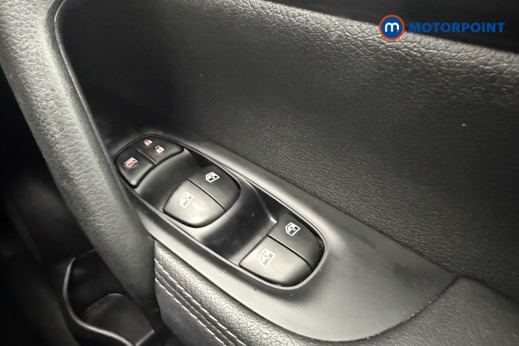 Nissan Qashqai N-Connecta Automatic Petrol SUV - Stock Number (1572934) - 17th supplementary image