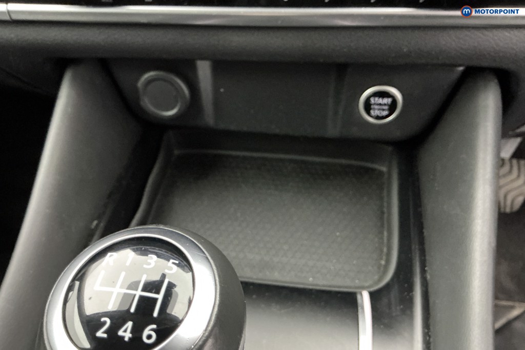 Nissan Qashqai N-Connecta Manual Petrol SUV - Stock Number (1580756) - 16th supplementary image