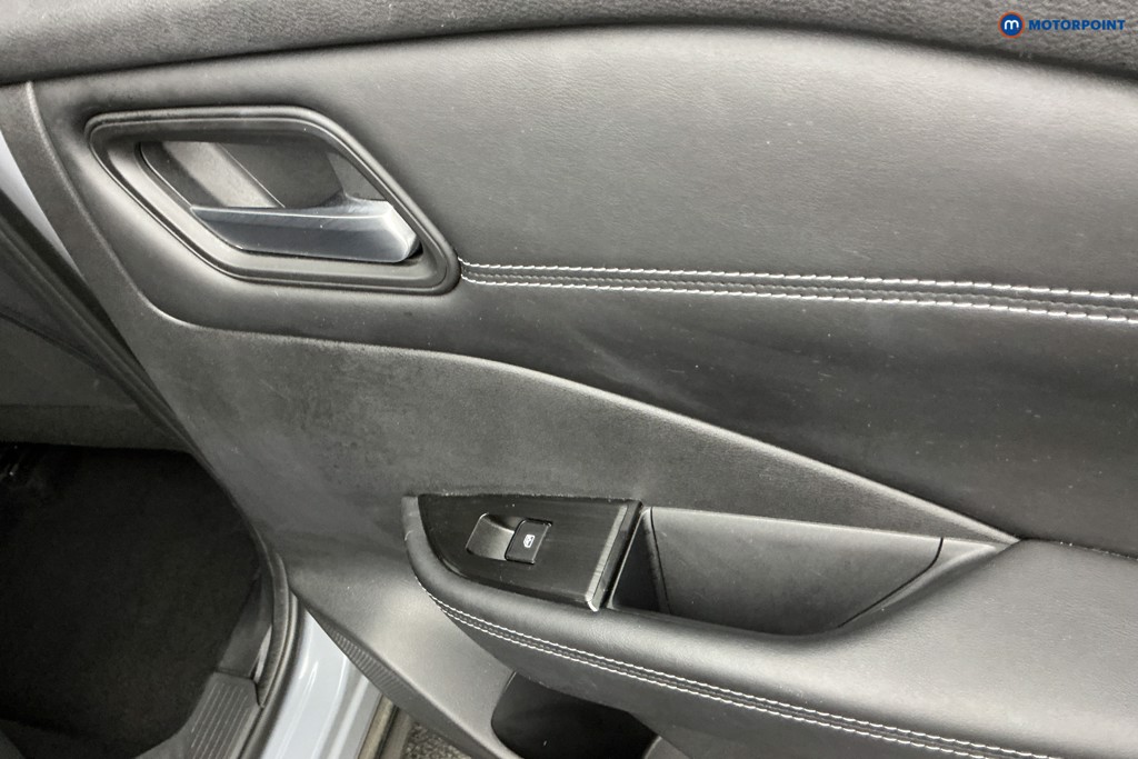 Nissan Qashqai N-Connecta Manual Petrol SUV - Stock Number (1580756) - 25th supplementary image