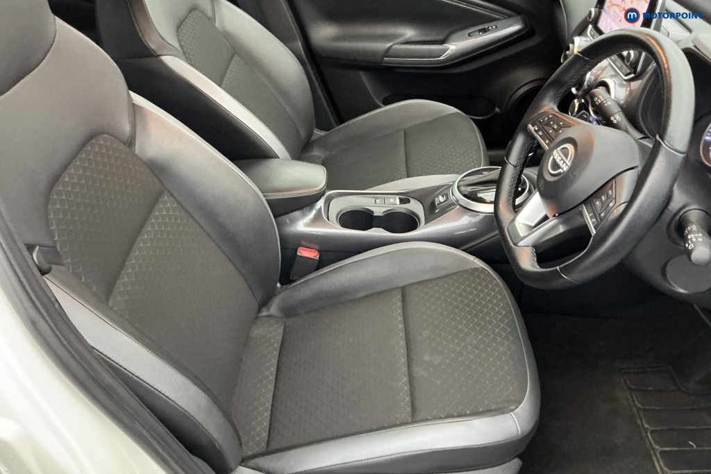 Nissan Juke N-Connecta Automatic Petrol SUV - Stock Number (1581320) - 5th supplementary image