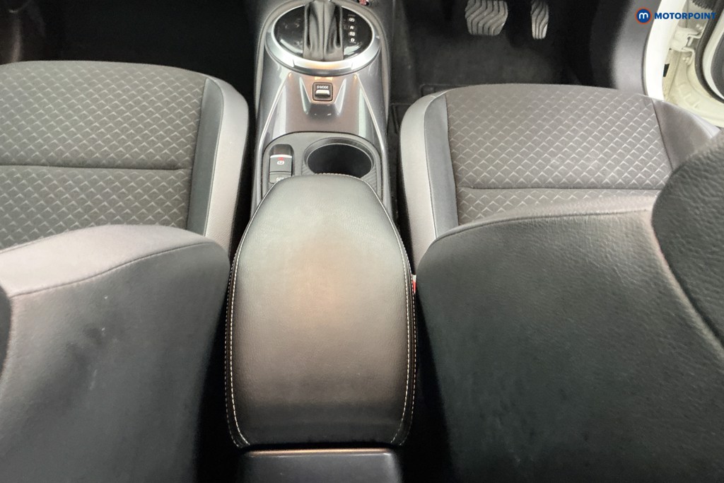 Nissan Juke N-Connecta Automatic Petrol SUV - Stock Number (1581320) - 11th supplementary image