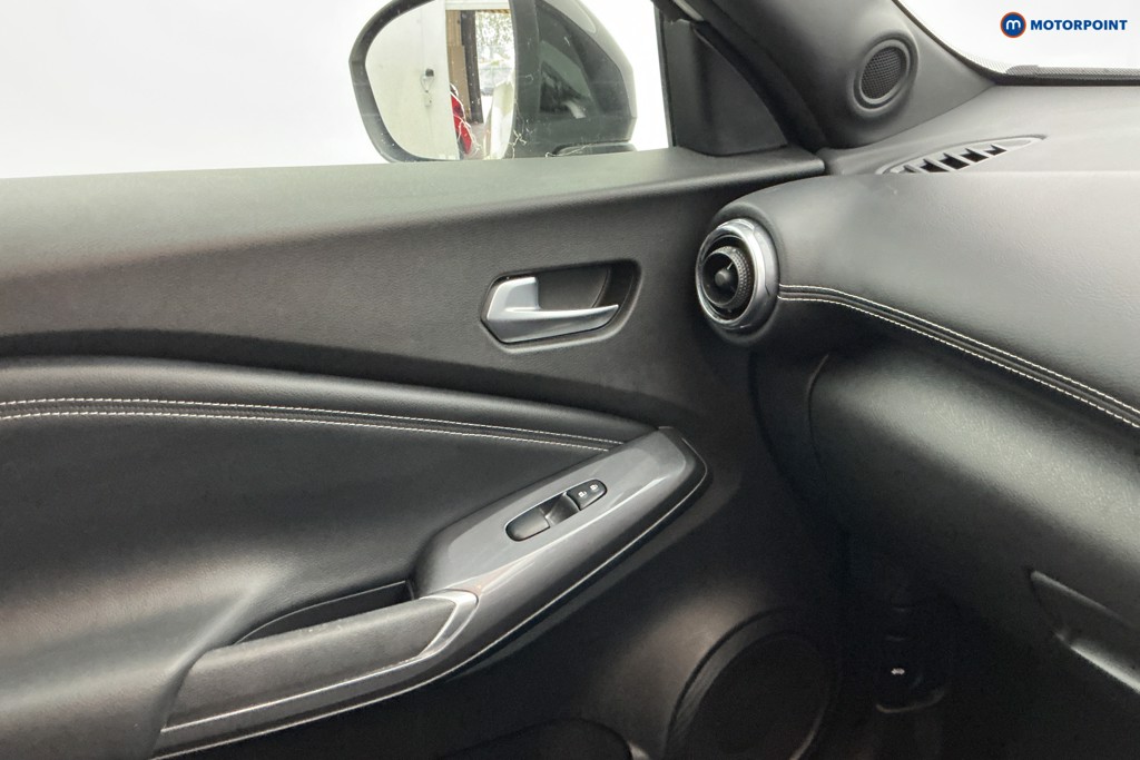 Nissan Juke N-Connecta Automatic Petrol SUV - Stock Number (1581320) - 18th supplementary image