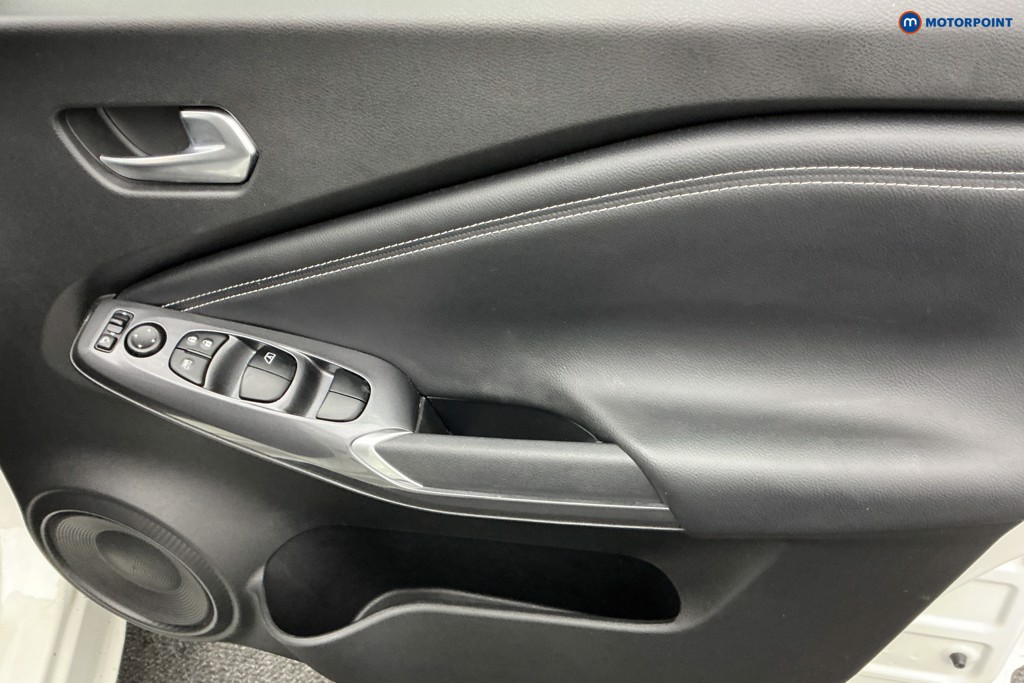 Nissan Juke N-Connecta Automatic Petrol SUV - Stock Number (1581320) - 22nd supplementary image