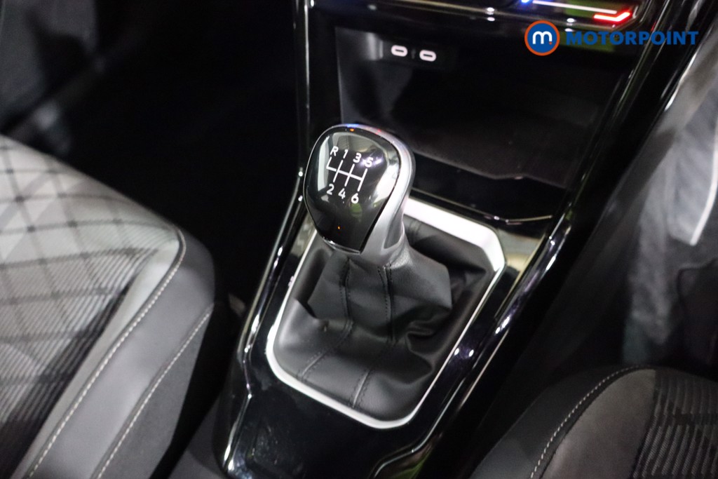 Volkswagen T-Roc R-Line Manual Petrol SUV - Stock Number (1582035) - 12th supplementary image