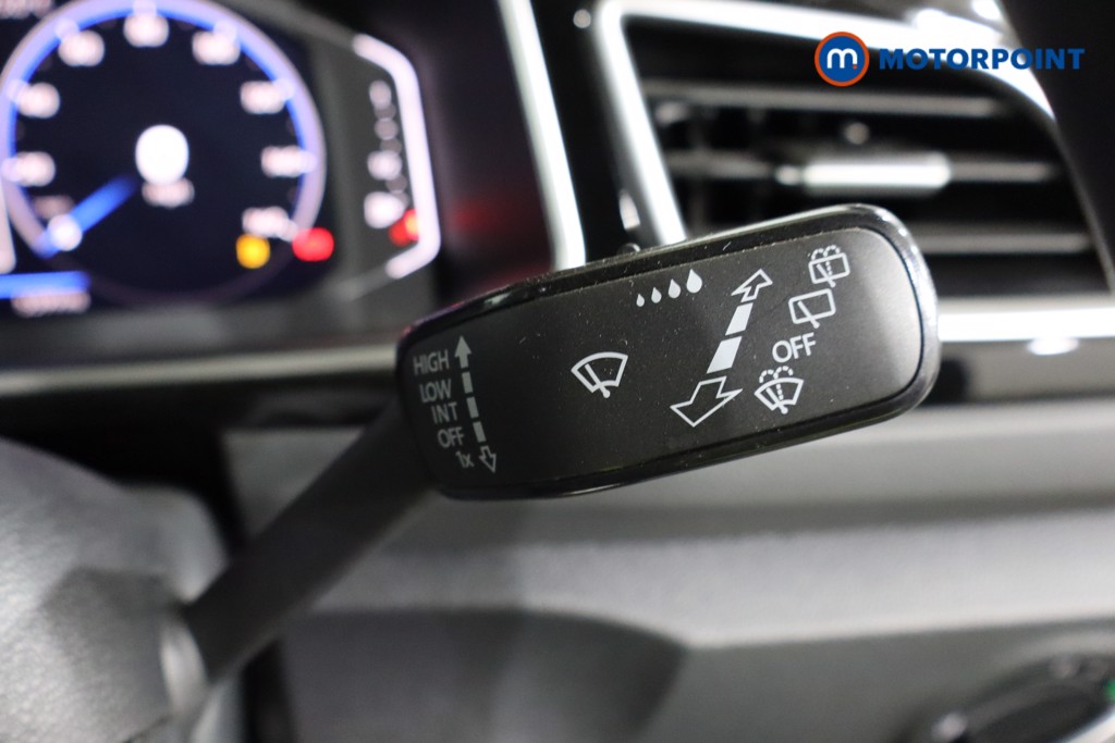 Volkswagen T-Roc R-Line Manual Petrol SUV - Stock Number (1582035) - 16th supplementary image