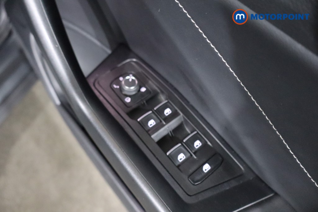 Volkswagen T-Roc R-Line Manual Petrol SUV - Stock Number (1582035) - 18th supplementary image