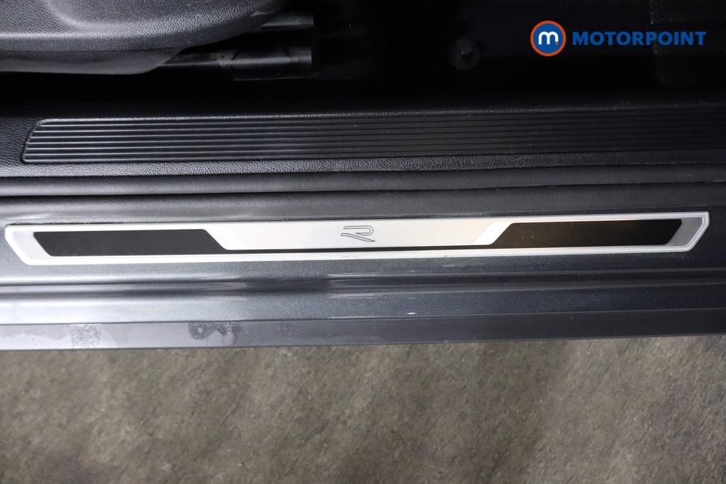 Volkswagen T-Roc R-Line Manual Petrol SUV - Stock Number (1582035) - 19th supplementary image