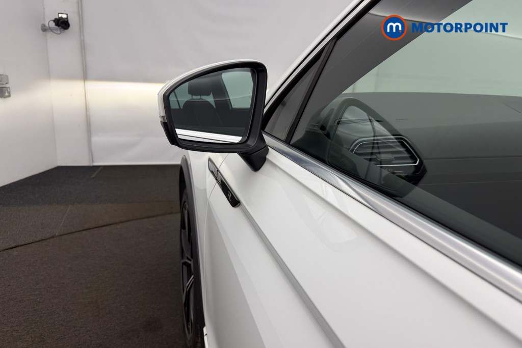 Volkswagen Tiguan R-Line Automatic Petrol SUV - Stock Number (1583959) - 30th supplementary image