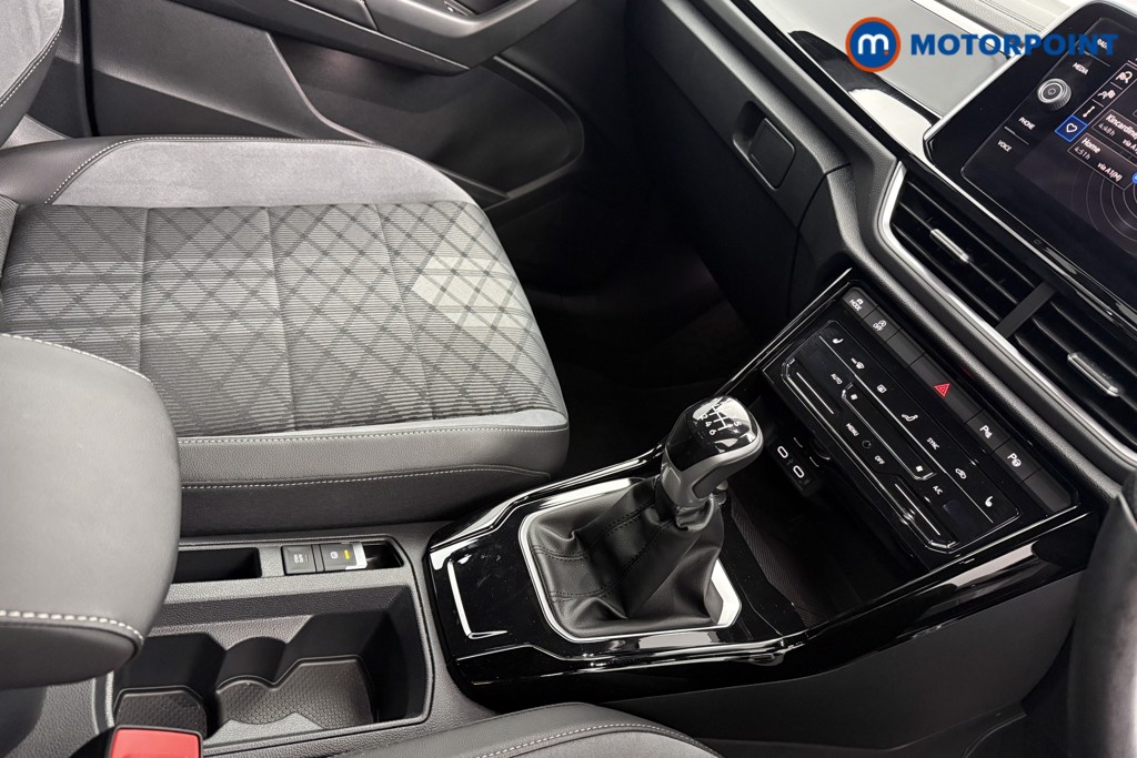 Volkswagen T-Roc R-Line Manual Petrol SUV - Stock Number (1585174) - 16th supplementary image