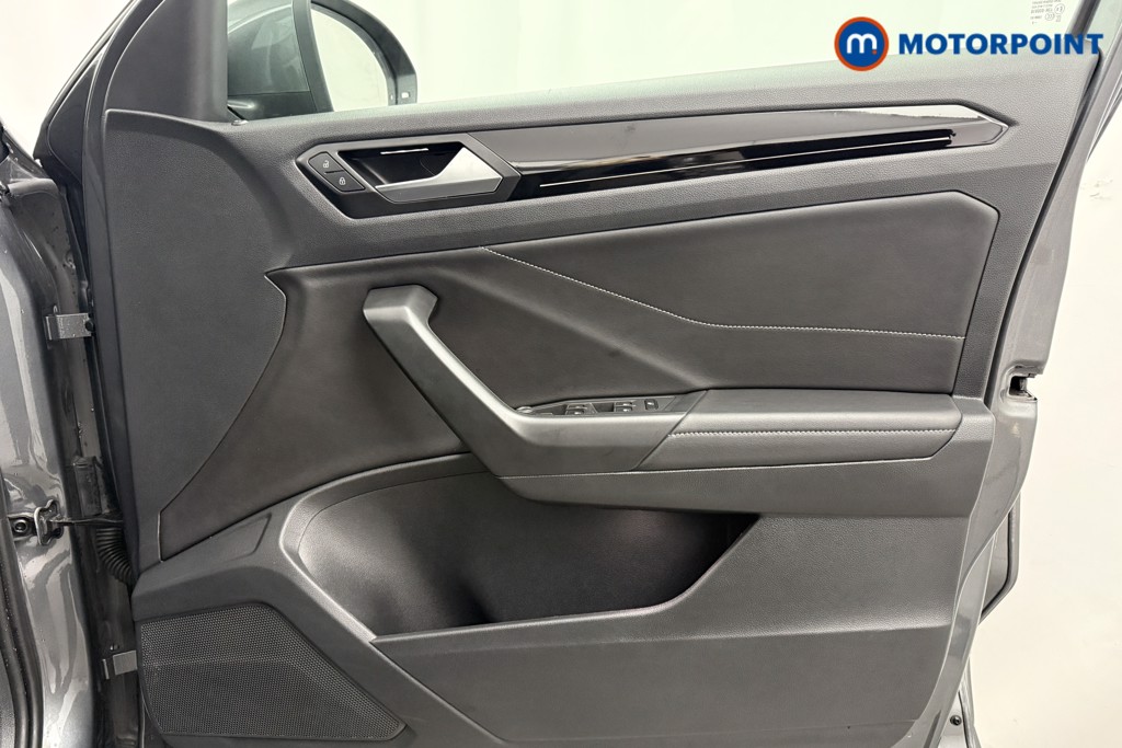 Volkswagen T-Roc R-Line Manual Petrol SUV - Stock Number (1585174) - 18th supplementary image