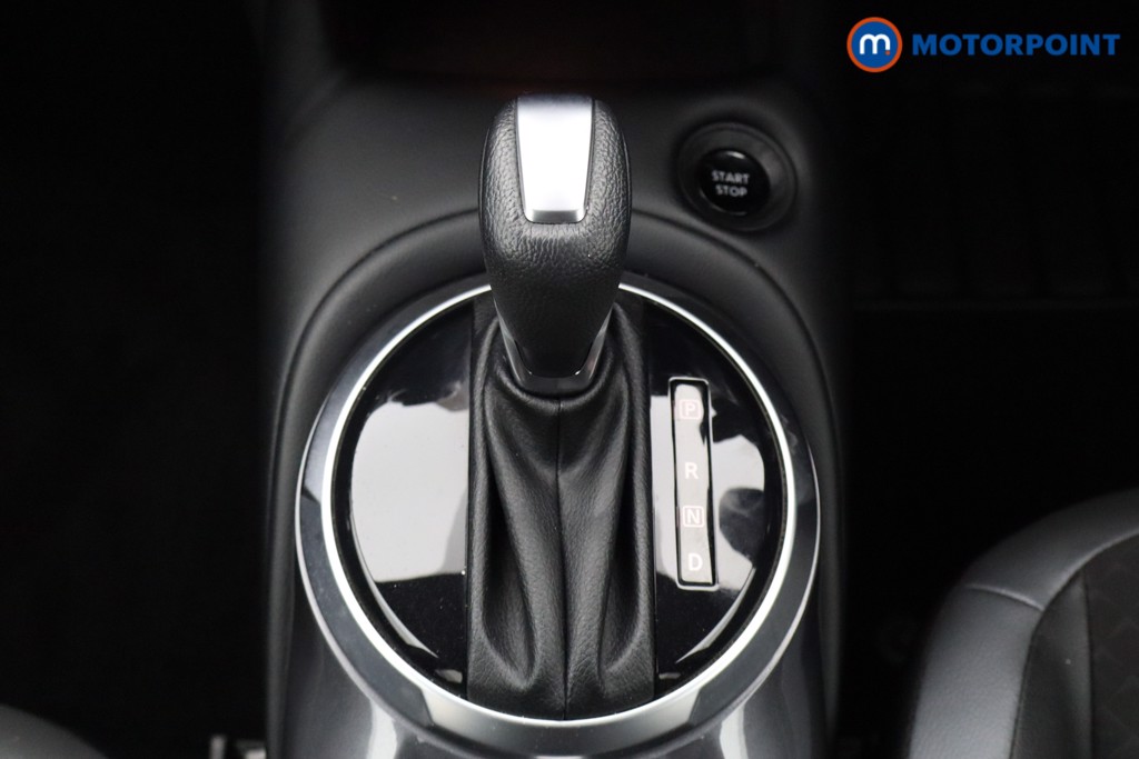 Nissan Juke N-Connecta Automatic Petrol-Electric Hybrid SUV - Stock Number (1586539) - 4th supplementary image