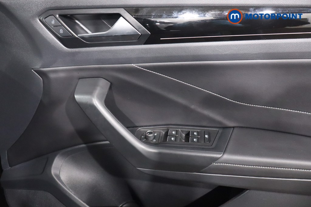 Volkswagen T-Roc R-Line Automatic Petrol SUV - Stock Number (1586899) - 21st supplementary image