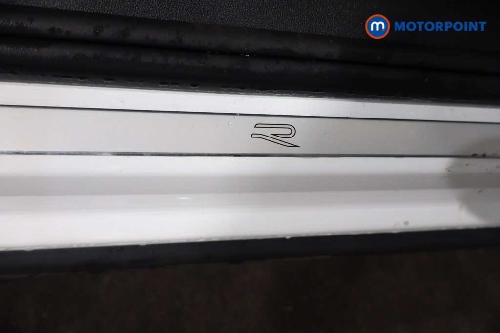 Volkswagen Tiguan R-Line Automatic Petrol SUV - Stock Number (1586904) - 23rd supplementary image