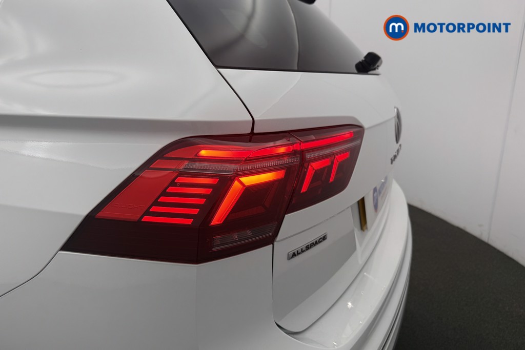 Volkswagen Tiguan Allspace Elegance Automatic Petrol SUV - Stock Number (1586947) - 29th supplementary image
