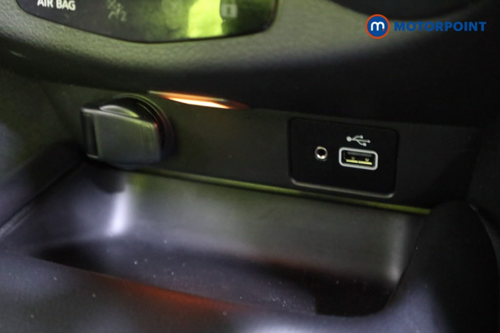 Nissan Juke N-Connecta Automatic Petrol-Electric Hybrid SUV - Stock Number (1587743) - 9th supplementary image