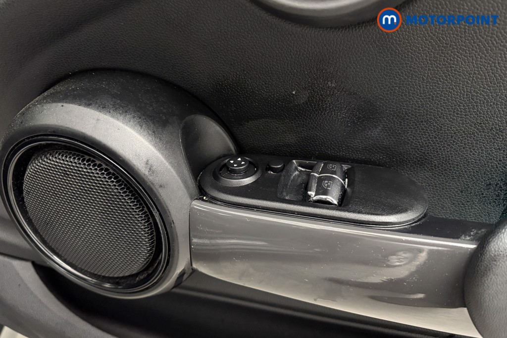 Mini Hatchback Cooper Classic Manual Petrol Hatchback - Stock Number (1588060) - 17th supplementary image