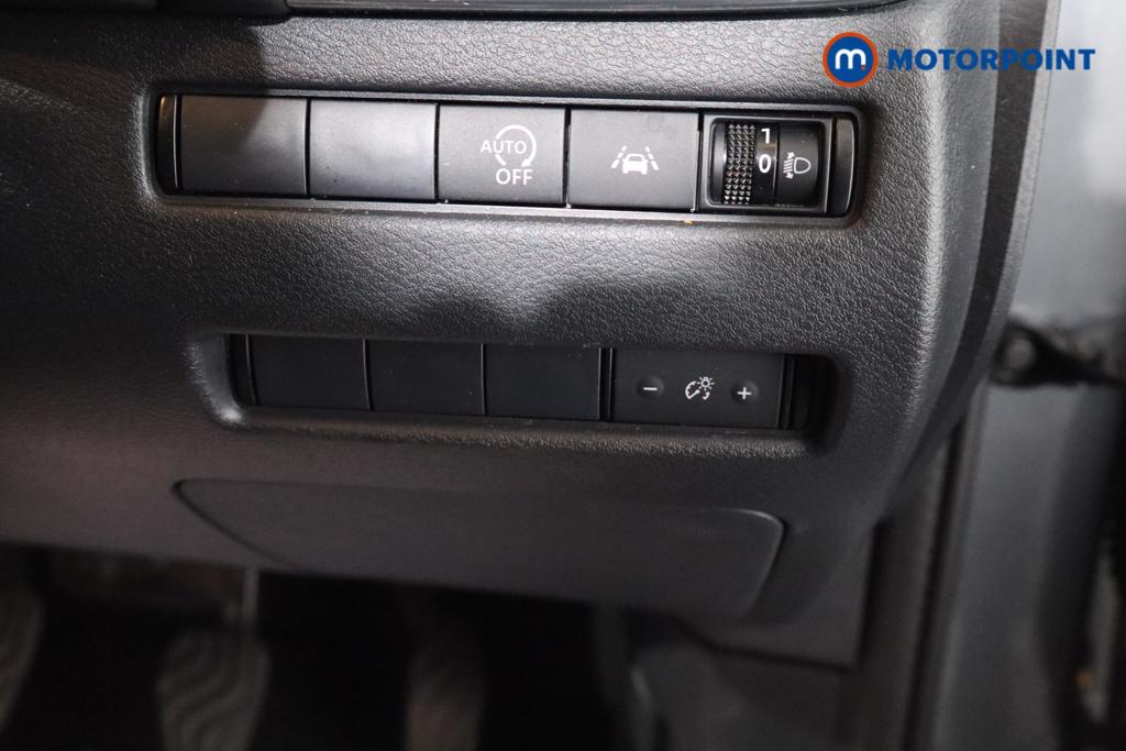 Nissan Qashqai N-Connecta Manual Petrol SUV - Stock Number (1588168) - 4th supplementary image