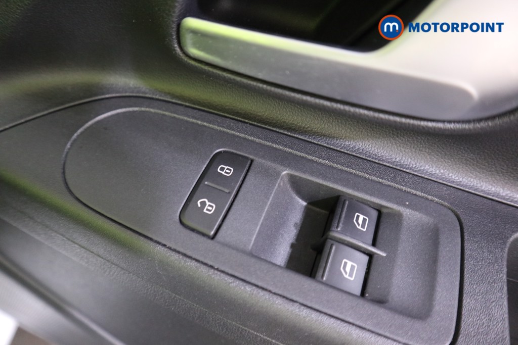 Volkswagen UP Move Up Manual Petrol Hatchback - Stock Number (1588182) - 9th supplementary image