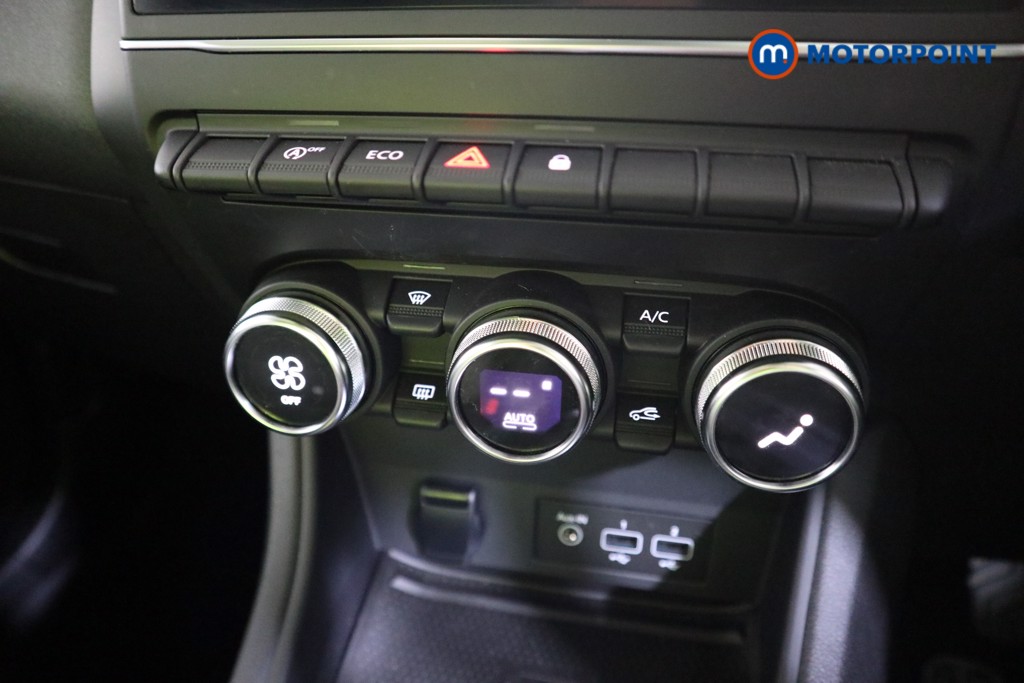 Renault Captur Iconic Manual Petrol SUV - Stock Number (1588291) - 7th supplementary image