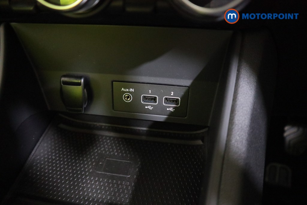 Renault Captur Iconic Manual Petrol SUV - Stock Number (1588291) - 8th supplementary image