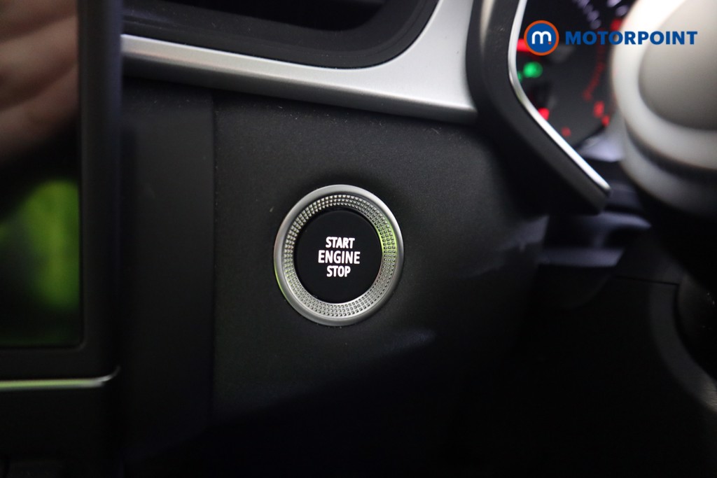 Renault Captur Iconic Manual Petrol SUV - Stock Number (1588291) - 9th supplementary image