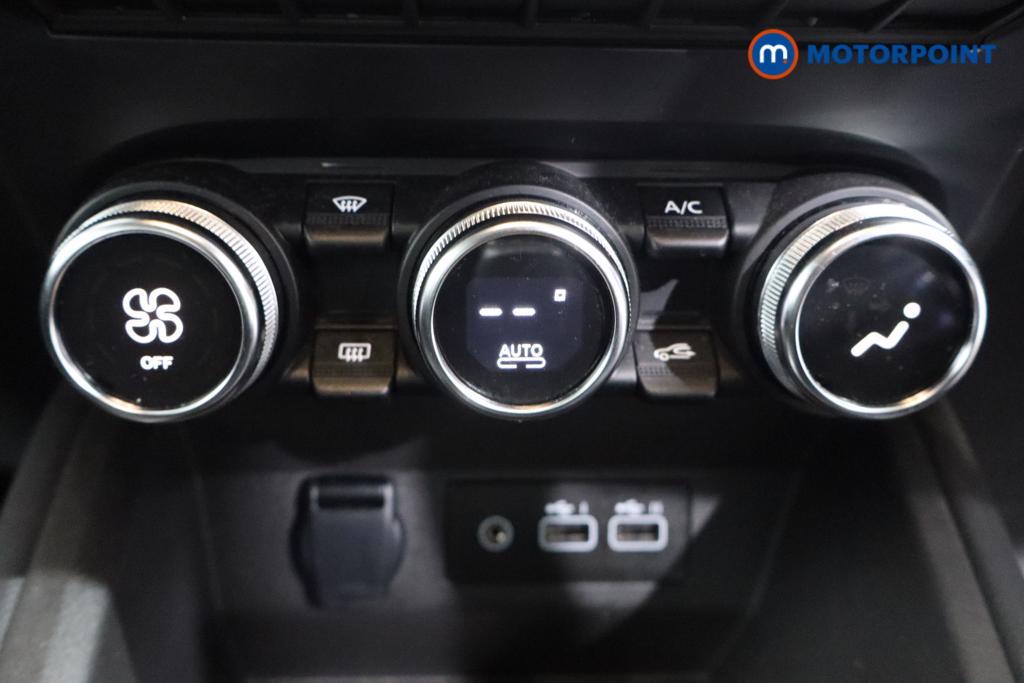 Renault Clio Evolution Manual Petrol Hatchback - Stock Number (1588405) - 3rd supplementary image