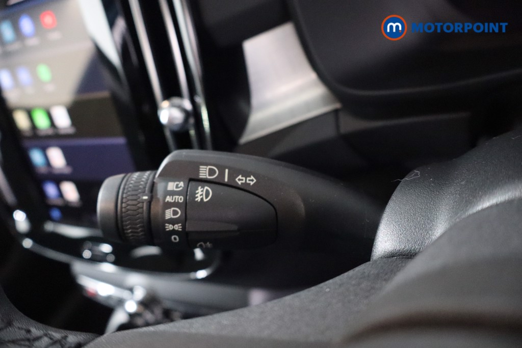 Volvo Xc40 Core Automatic Petrol SUV - Stock Number (1589088) - 17th supplementary image