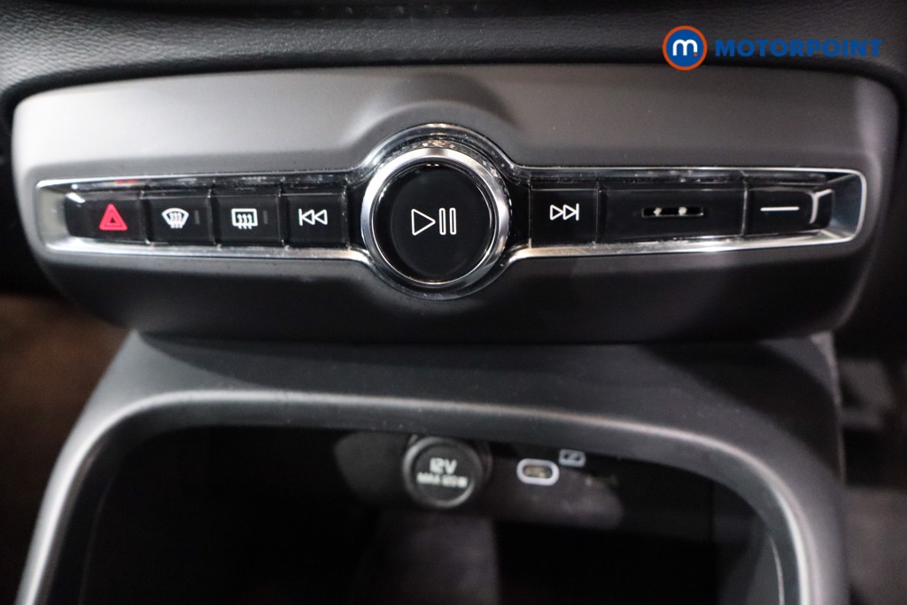 Volvo Xc40 Core Automatic Petrol SUV - Stock Number (1589088) - 19th supplementary image
