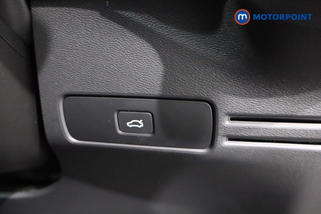 Volvo Xc40 Core Automatic Petrol SUV - Stock Number (1589088) - 21st supplementary image
