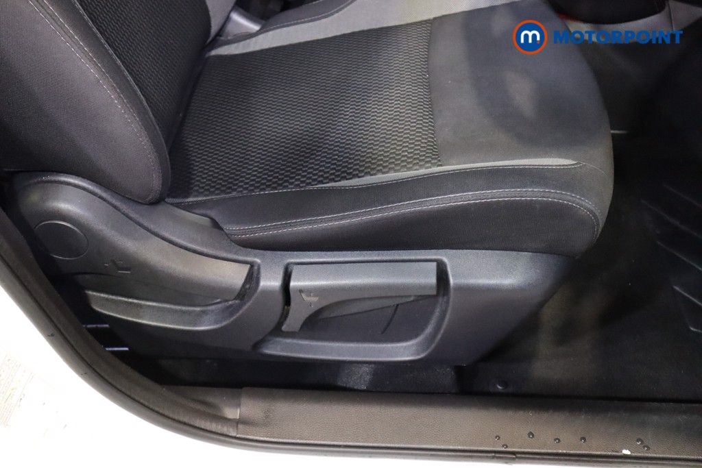 Nissan Qashqai Acenta Premium Manual Diesel SUV - Stock Number (1589131) - 16th supplementary image