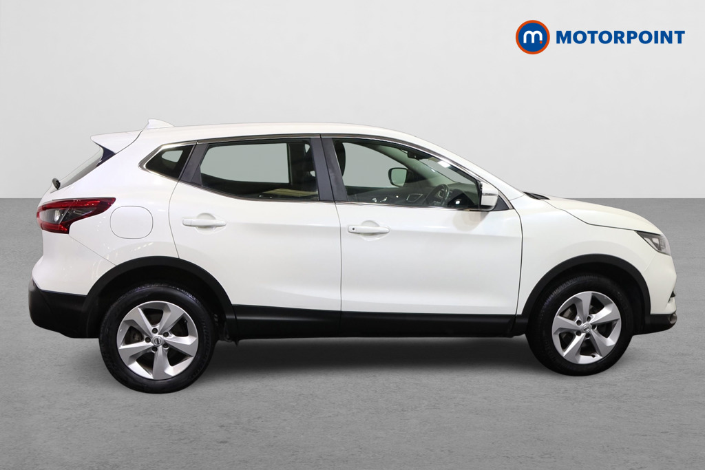 Nissan Qashqai Acenta Premium Manual Diesel SUV - Stock Number (1589131) - Drivers side