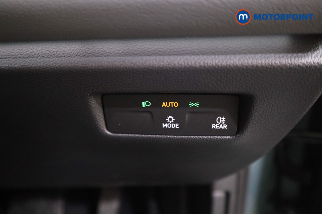 Volkswagen Passat Life Automatic Petrol Plug-In Hybrid Estate - Stock Number (1578102) - 9th supplementary image