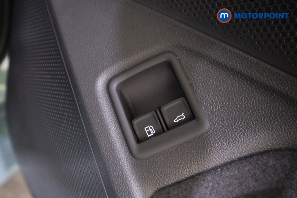Volkswagen Passat Life Automatic Petrol Plug-In Hybrid Estate - Stock Number (1578102) - 10th supplementary image