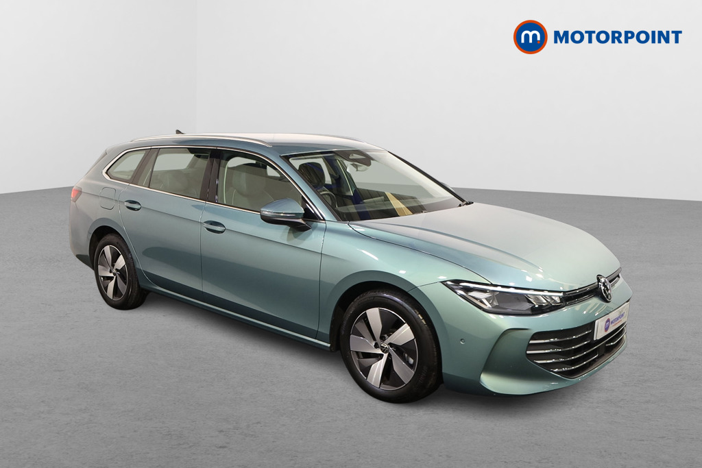 Volkswagen Passat Life Automatic Petrol Plug-In Hybrid Estate - Stock Number (1578102) - Drivers side front corner