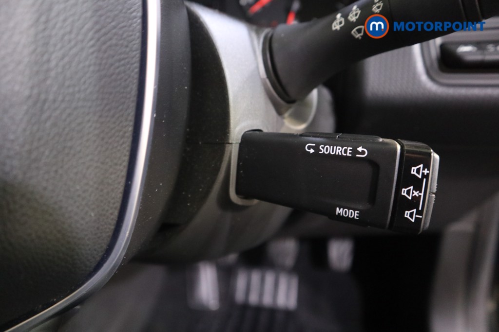 Renault Clio Iconic Manual Petrol Hatchback - Stock Number (1578869) - 12th supplementary image