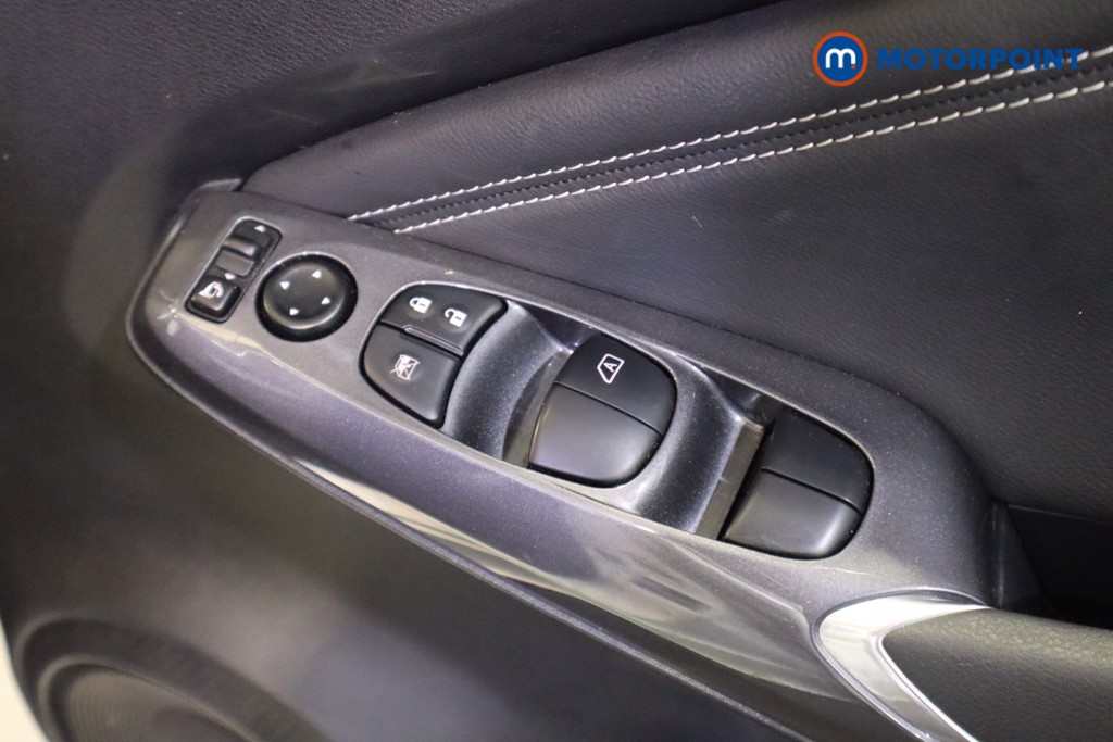 Nissan Juke N-Connecta Automatic Petrol SUV - Stock Number (1581302) - 10th supplementary image