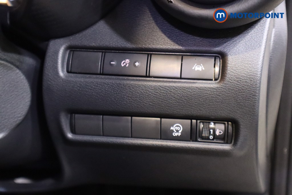 Nissan Juke N-Connecta Automatic Petrol SUV - Stock Number (1581302) - 11th supplementary image