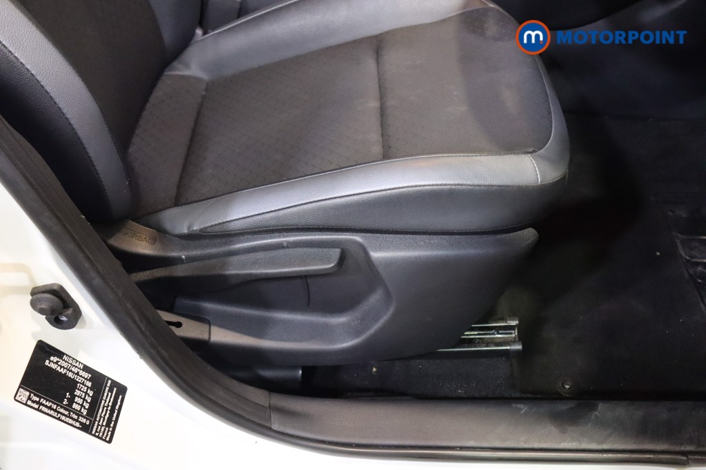Nissan Juke N-Connecta Automatic Petrol SUV - Stock Number (1581302) - 15th supplementary image