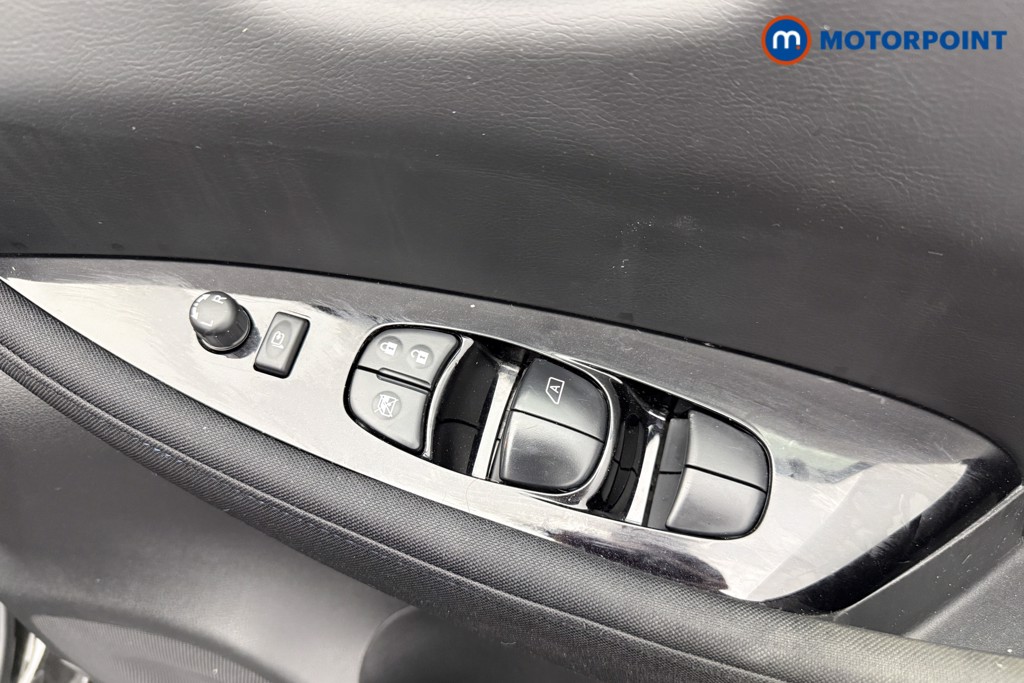 Nissan Leaf N-Connecta Automatic Electric Hatchback - Stock Number (1581931) - 14th supplementary image