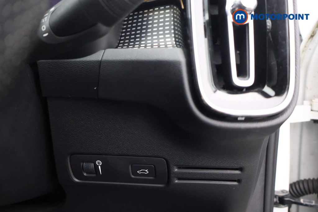 Volvo Xc40 R Design Manual Petrol SUV - Stock Number (1582366) - 7th supplementary image