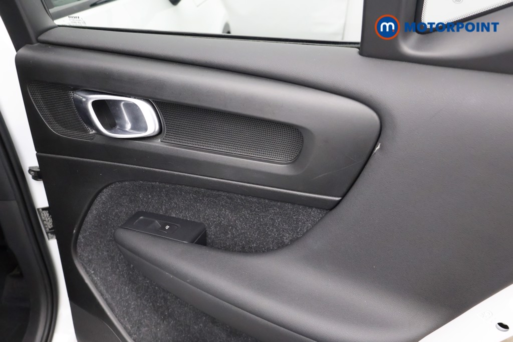 Volvo Xc40 R Design Manual Petrol SUV - Stock Number (1582366) - 17th supplementary image