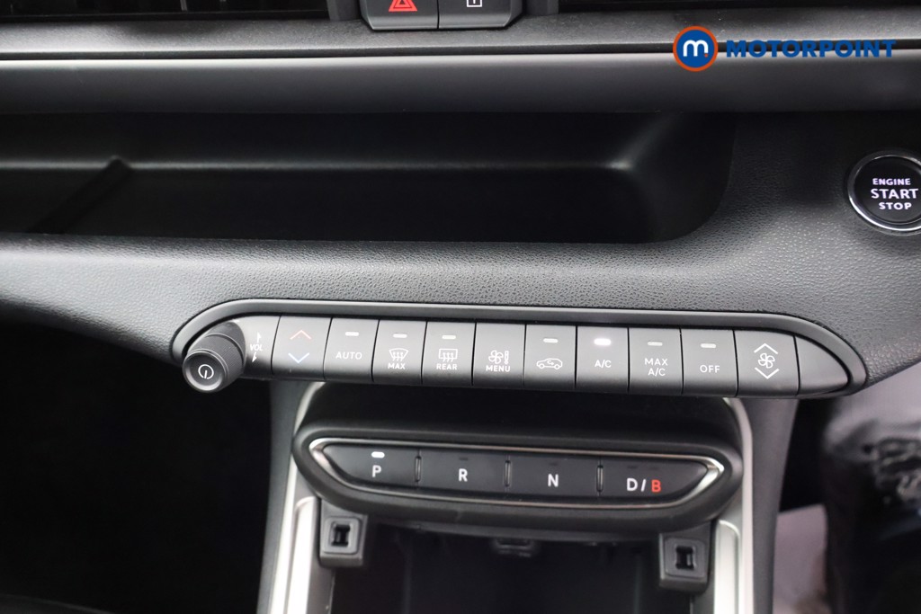 Jeep Avenger Summit Automatic Electric SUV - Stock Number (1584674) - 8th supplementary image