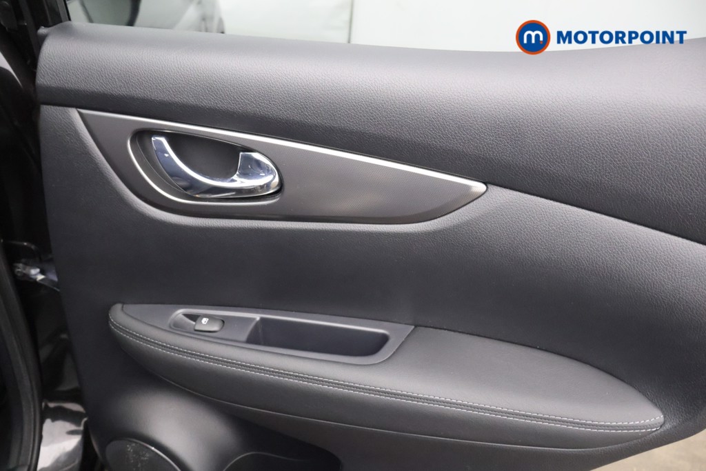 Nissan Qashqai Tekna Manual Petrol SUV - Stock Number (1584745) - 20th supplementary image
