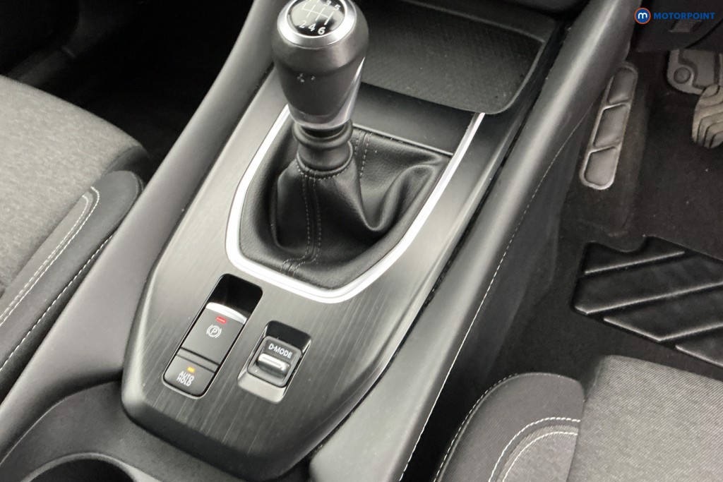Nissan Qashqai N-Connecta Manual Petrol SUV - Stock Number (1585181) - 15th supplementary image