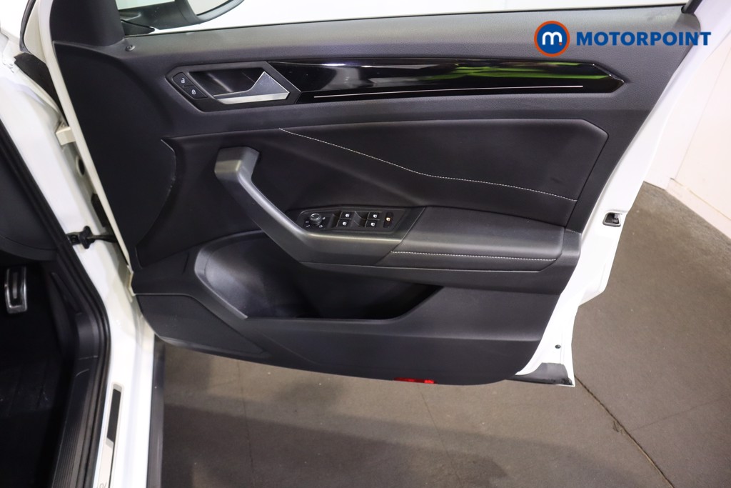 Volkswagen T-Roc R-Line Manual Petrol SUV - Stock Number (1586259) - 15th supplementary image