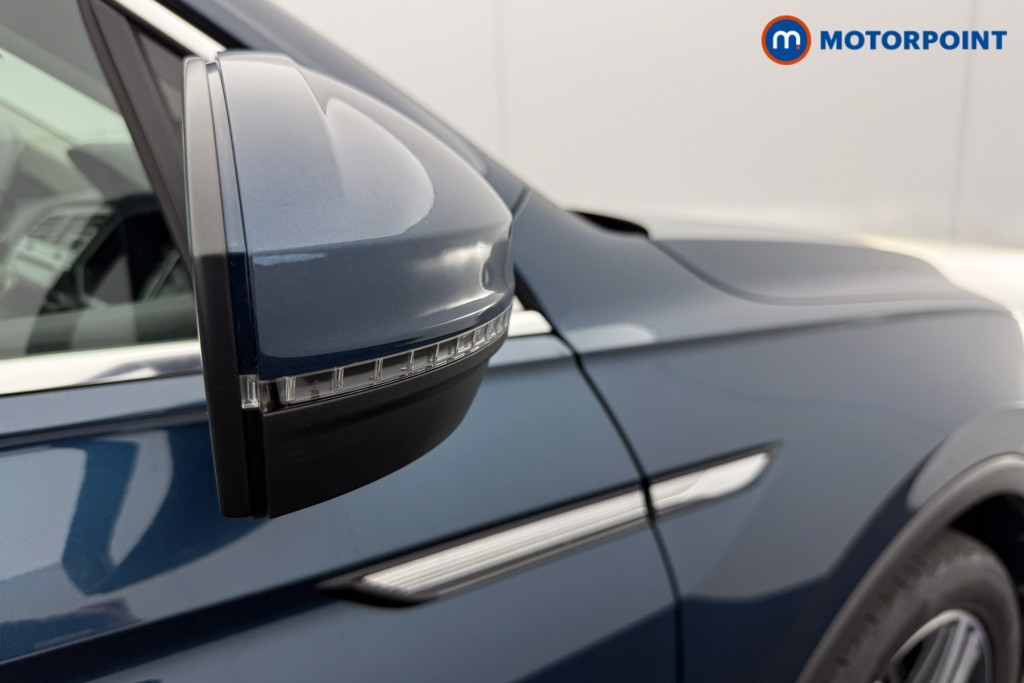 Volkswagen Tiguan Elegance Automatic Petrol SUV - Stock Number (1586266) - 19th supplementary image