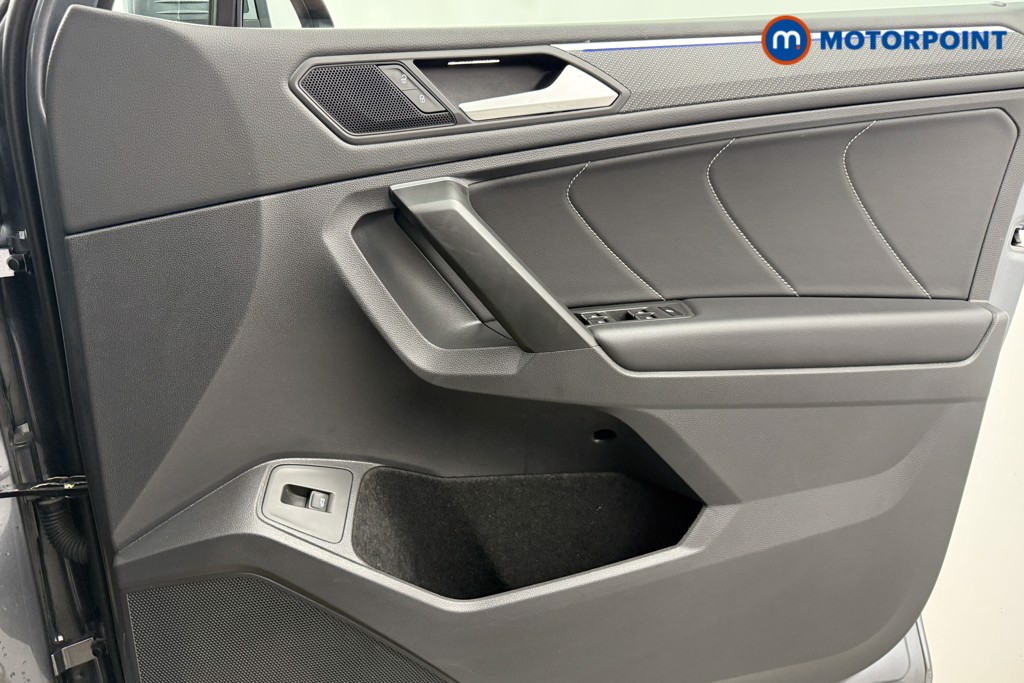 Volkswagen Tiguan Allspace R-Line Automatic Petrol SUV - Stock Number (1586280) - 16th supplementary image