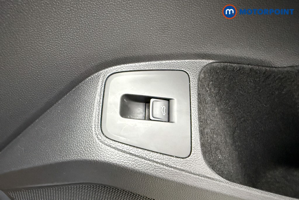 Volkswagen Tiguan Allspace R-Line Automatic Petrol SUV - Stock Number (1586280) - 18th supplementary image