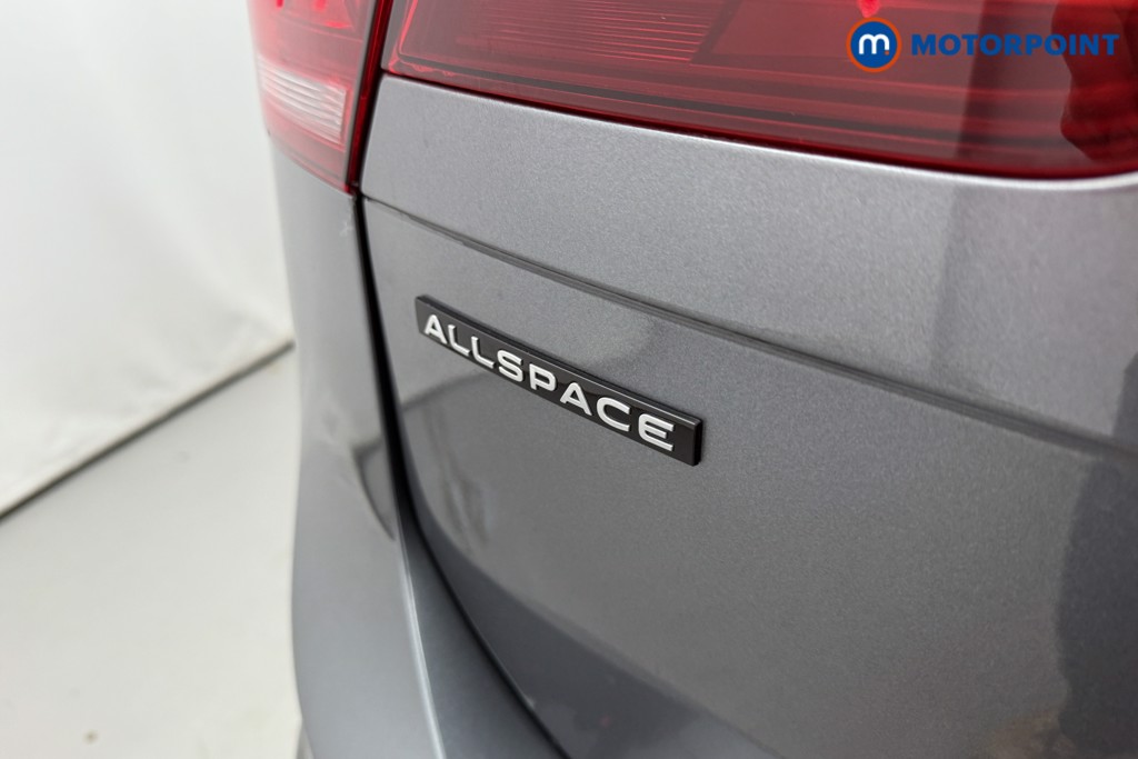 Volkswagen Tiguan Allspace R-Line Automatic Petrol SUV - Stock Number (1586280) - 32nd supplementary image