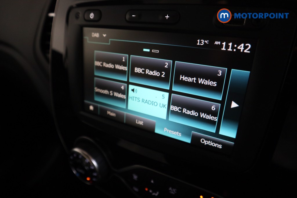 Renault Captur Iconic Automatic Petrol SUV - Stock Number (1586390) - 6th supplementary image